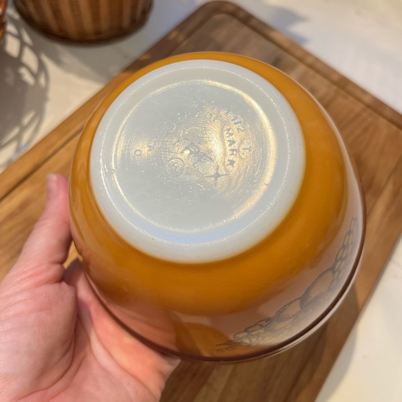 S/3 Vintage Pyrex bowls *imperfect* - Picture 4 of 16